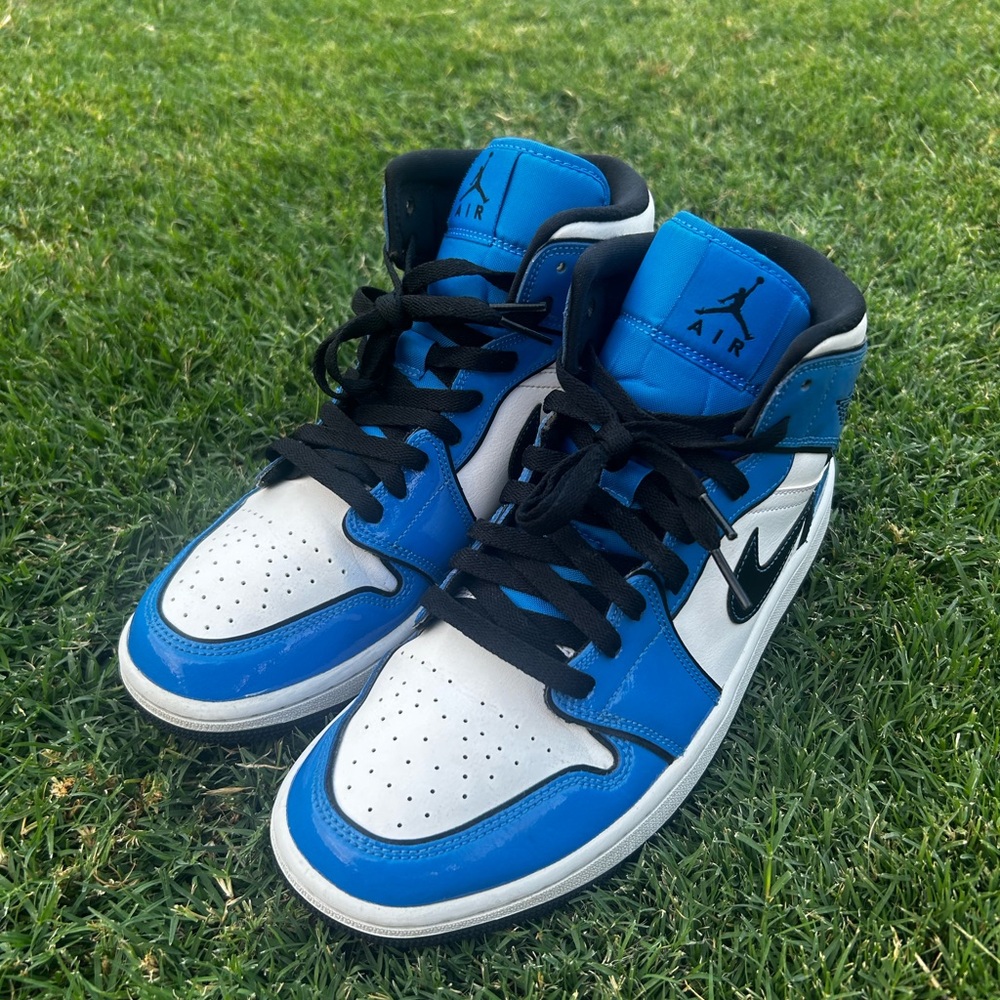 Air Jordan 1 mid signal blue